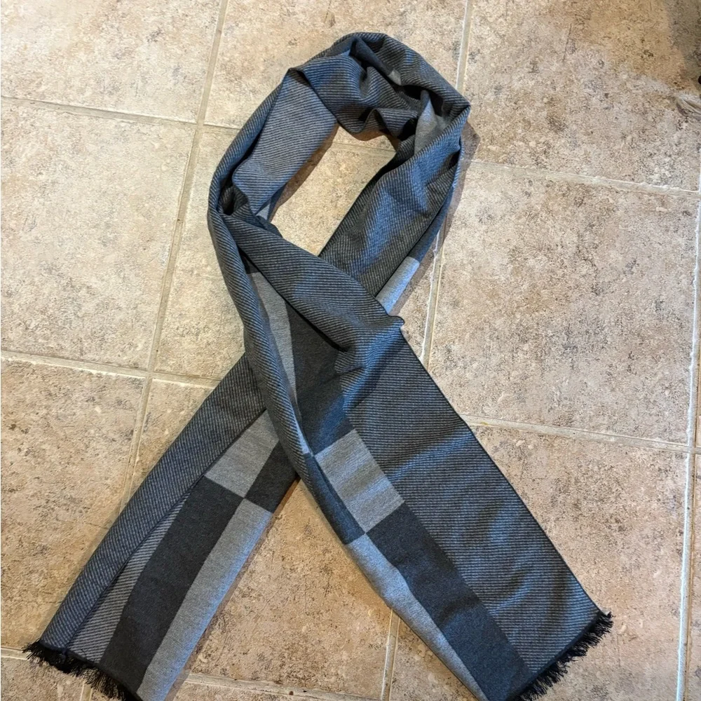 NWOT Elegant Large Gray & Black Men's Scarf with fringes, Size: 72”Lx 12”W